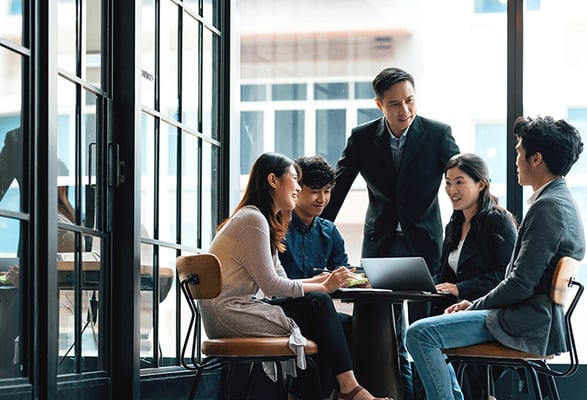 Managed services vs traditional outsourcing: understanding the difference | MicroSourcing