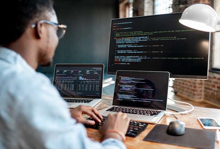 <span id=hs_cos_wrapper_name class=hs_cos_wrapper hs_cos_wrapper_meta_field hs_cos_wrapper_type_text style= data-hs-cos-general-type=meta_field data-hs-cos-type=text >5 Reasons to Outsource Software Development</span>